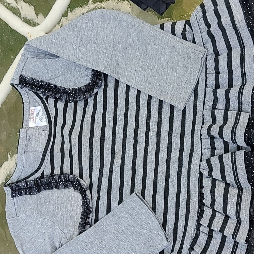 Swiggles 12m Gray and black outfit